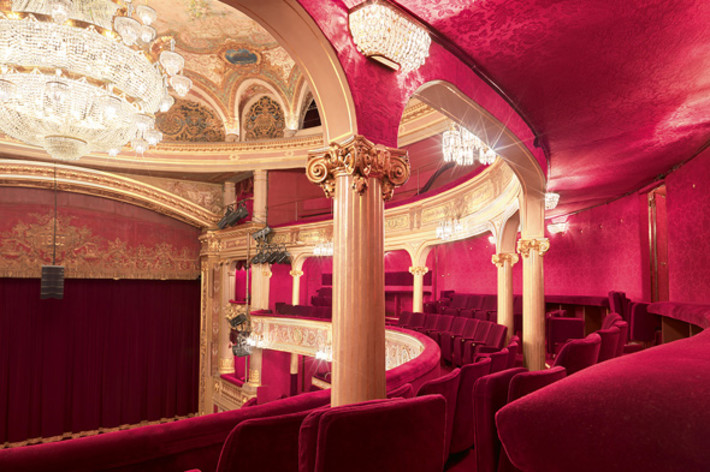 Théâtre de Variétés - Scène, corbeille, architecture intérieure, lustre