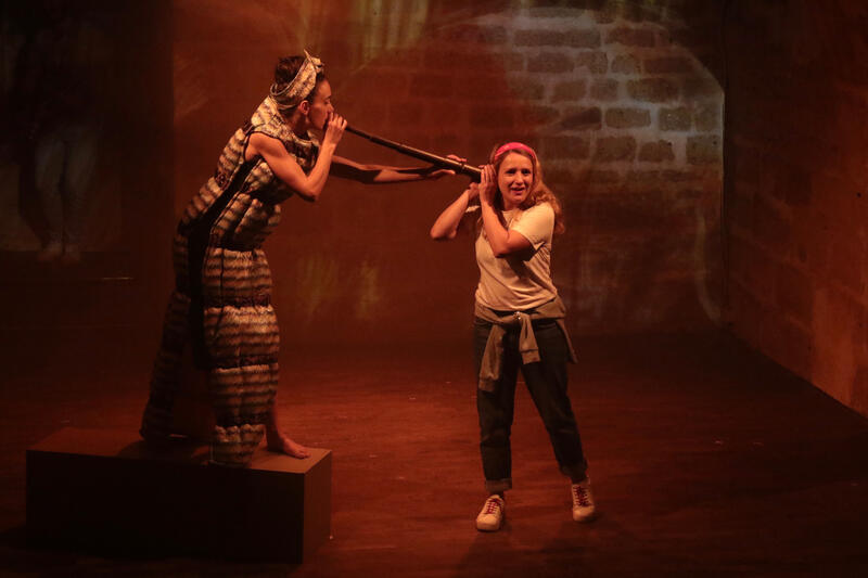 Alice au pays des miroirs au Théâtre Essaïon