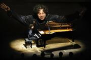 LE PIANISTE AUX 50 DOIGTS au Théâtre Montparnasse