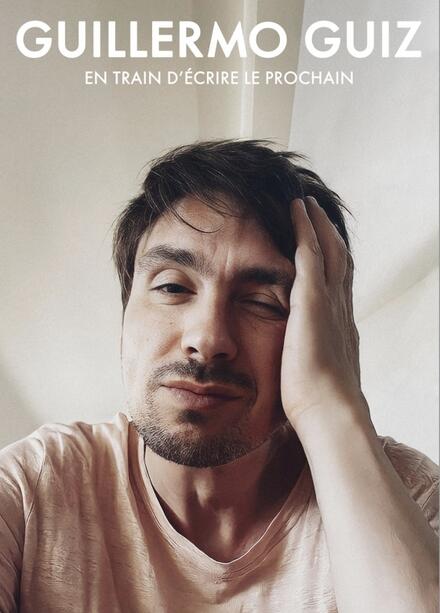 GUILLERMO GUIZ en train d'écrire le prochain au Théâtre à l’Ouest Caen
