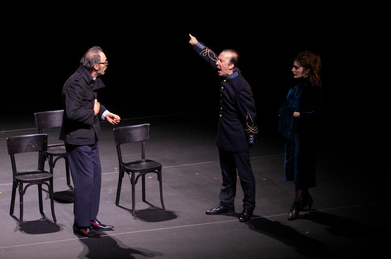 Farces et nouvelles de Tchekhov au Théâtre Lucernaire (Théâtre rouge)