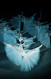 GISELLE en remplacement de La Reine des Neiges par Le Ballet de l’Opéra National d'Ukraine -- TRANSCENDANSES, Théâtre des Champs-Elysées