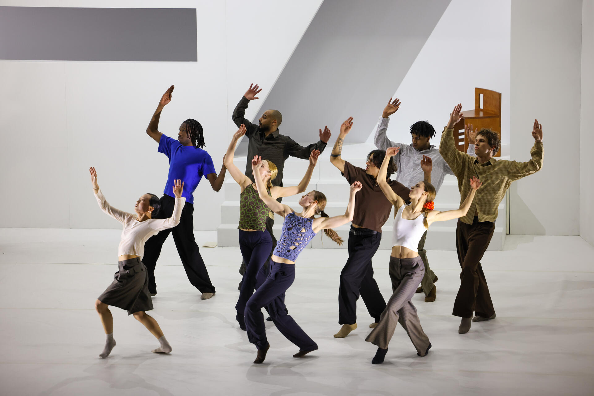 Comédie Musicale Spectacle Les Souliers Rouges Folies Bergeres LA