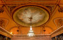 Détail décoratif de plafond au théâtre Mogador