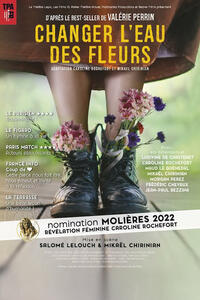 Changer l'eau des fleurs