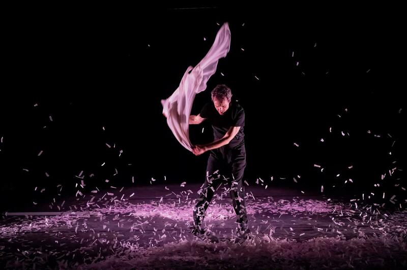 LES PAILLETTES DE LEUR VIE ou la paix déménage au Théâtre Avignon - Reine Blanche