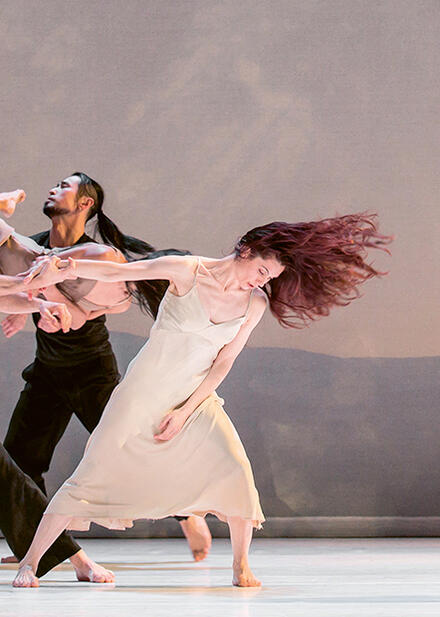 The Tree (fragments of poetics on fire) de Carolyn Carlson Company - DANSE au Théâtre des Champs-Elysées