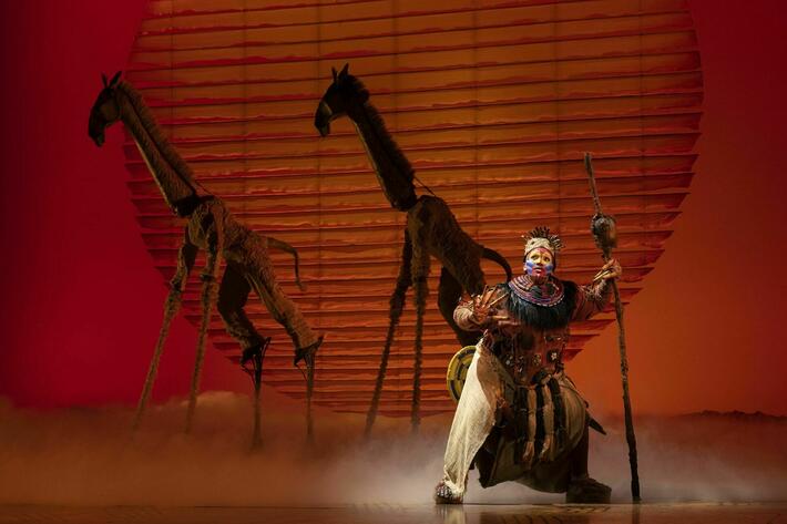 Il continue de rugir à Paris : lancement de la 5ème saison pour « Le Roi Lion » au théâtre Mogador