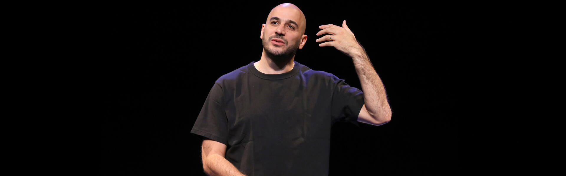 MEHDI DJAADI - Couleur framboise