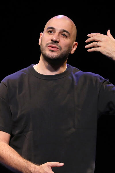 MEHDI DJAADI - Couleur framboise