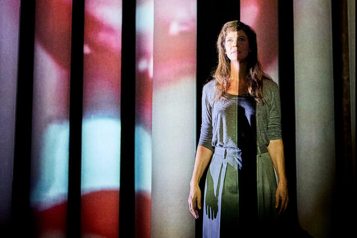 A VOIR EN OCTOBRE | Une réflexion sur le plaisir féminin porté sur scène par la comédienne Anna MOUGLALIS