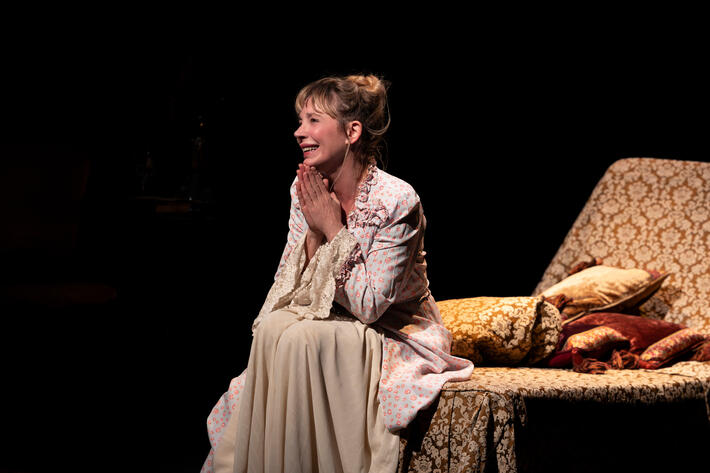 « La Misérable » au Théâtre Marigny, une vie sous l'emprise de Victor HUGO avec Julie DEPARDIEU