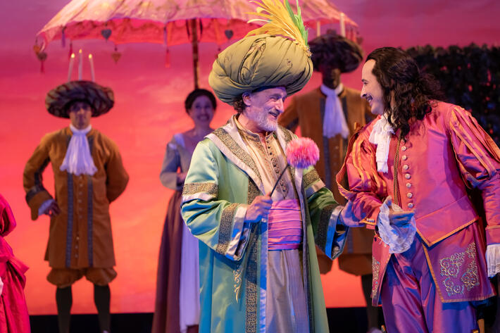 « Le Bourgeois gentilhomme » au Théâtre Antoine : un tourbillon de rires mené tambour battant par Jean-Paul ROUVE