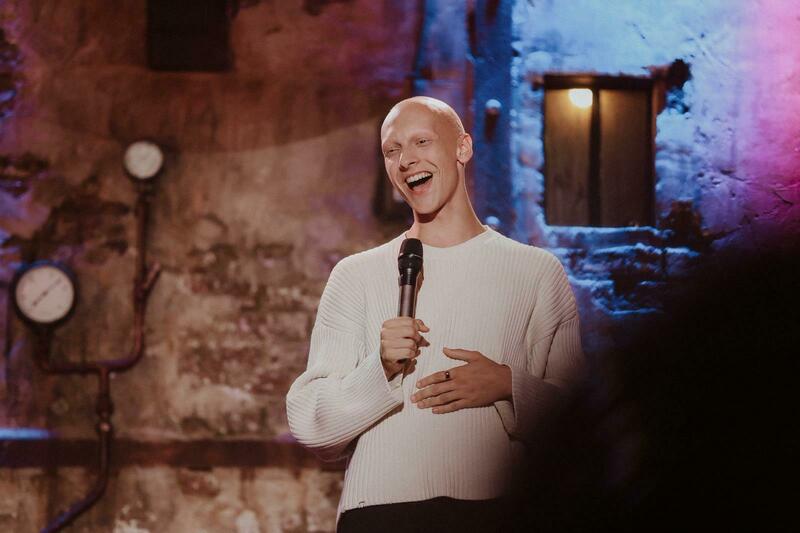 Léandre dans « Sablier » au Théâtre Comédie Odéon