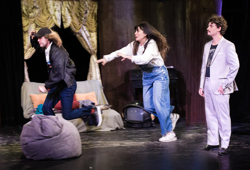 Pour quelques dollars de moins au Café de la Gare