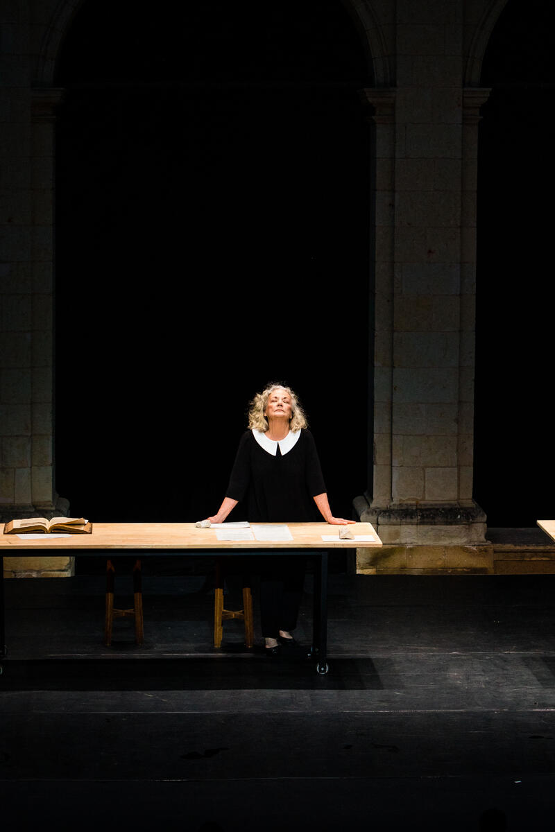 Les règles du savoir-vivre dans la société moderne au Théâtre du Petit Saint-Martin