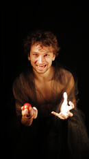 La vieille à La Scène Parisienne