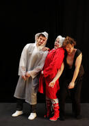 La vieille à La Scène Parisienne