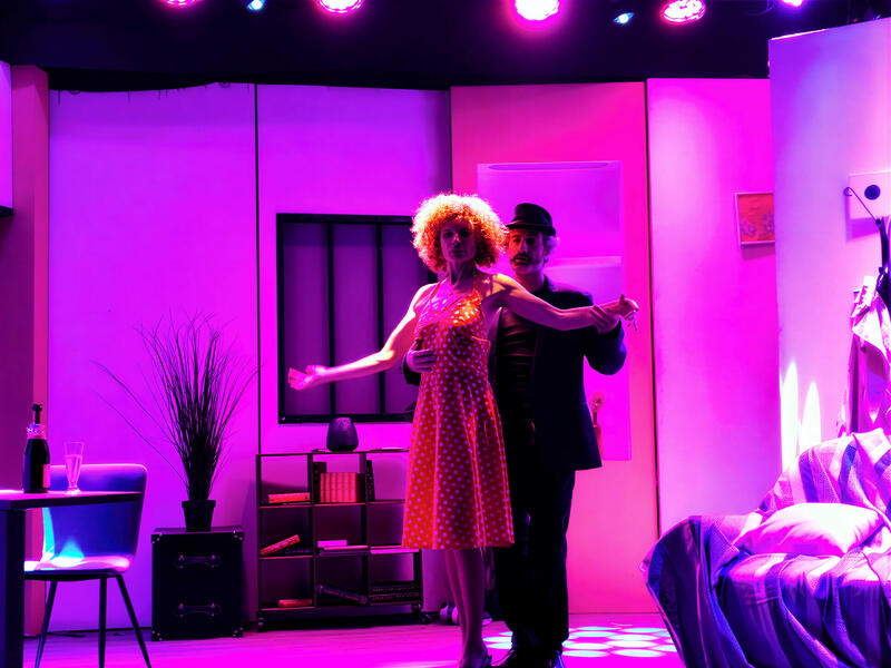 POUR VIVRE HEUREUX, VIVONS COUCHÉS au Théâtre Victoire