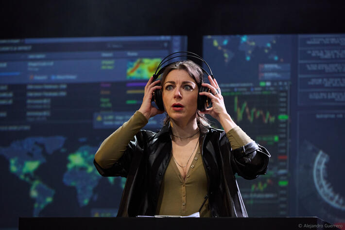 « La Zone Indigo » : dans un climat de catastrophe imminente, le thriller théâtral qui nous secoue