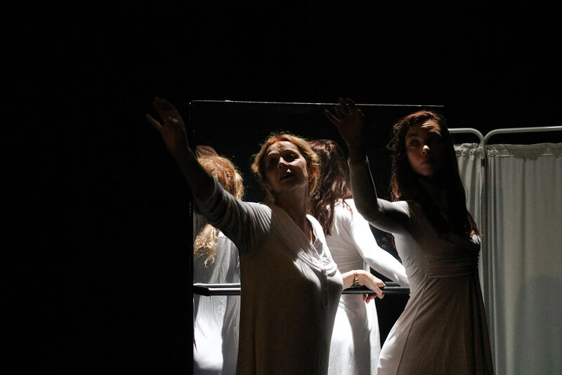 Est-ce que vous pouvez laisser la porte ouverte en sortant ? au Théâtre Essaïon