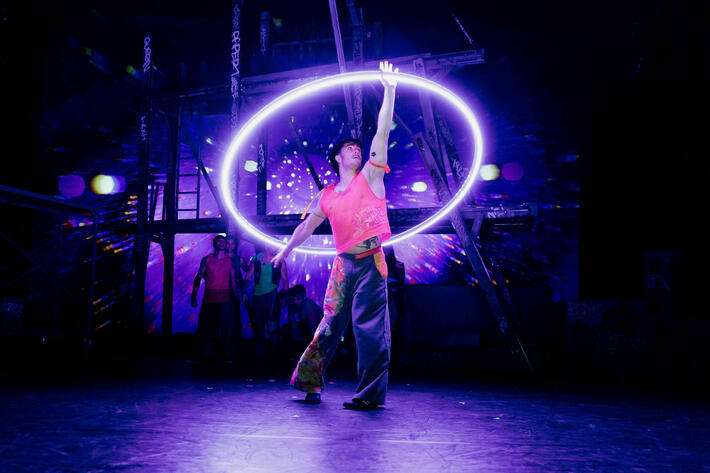 Avec « iD – Évolution » le cirque contemporain s'affirme en mode urbain et électrise le Théâtre Montparnasse