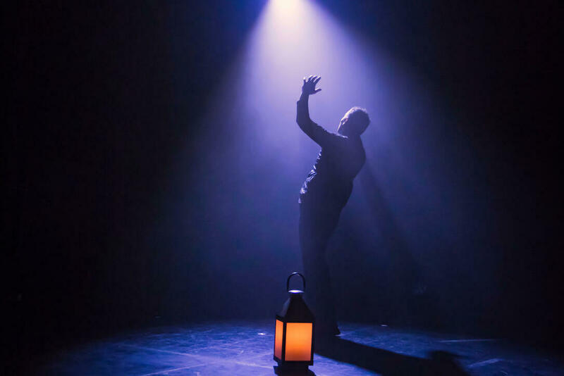 Hepta,  le grand voyage du petit homme  au Théâtre Essaïon