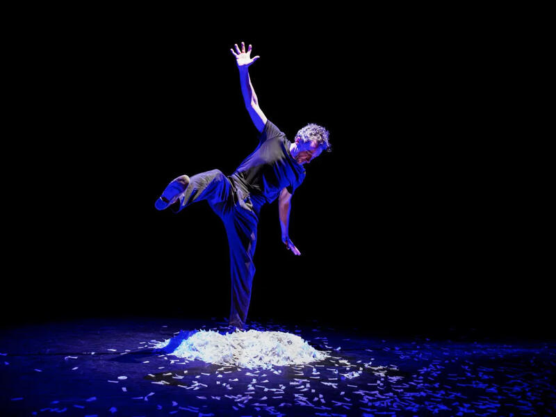LA TRILOGIE DU TROISIÈME TYPE | LES PAILLETTES DE LEUR VIE ou la paix déménage au Théâtre de La Reine Blanche