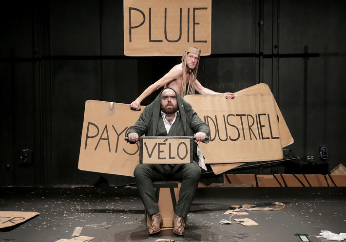 A VOIR EN JUILLET | Le spectacle le plus cartonné de Paris vous embarque pour un voyage totalement improbable