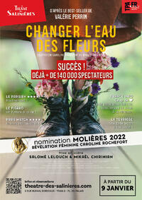 Changer l'eau des fleurs