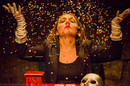 NINA, DES TOMATES ET DES BOMBES