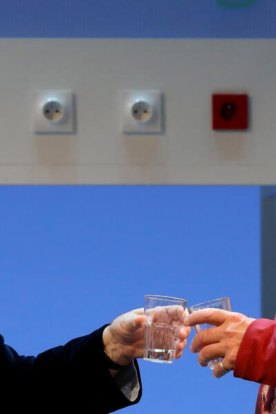 CÔTE A CÔTE