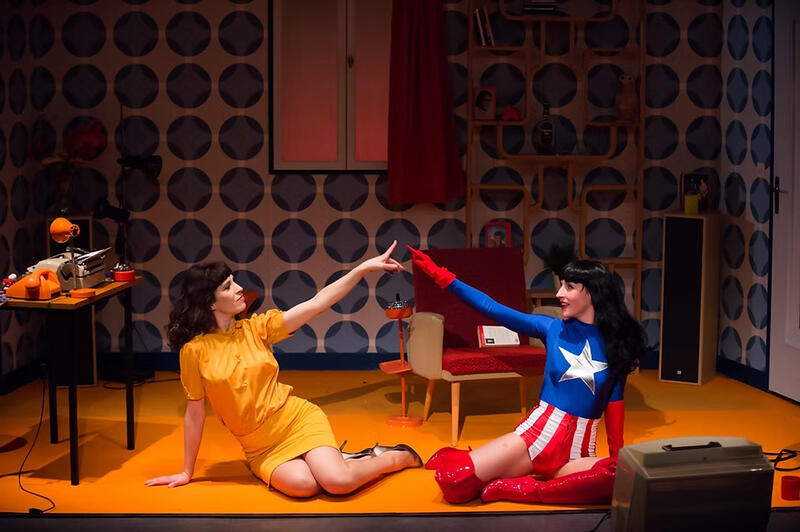 Ultra-Girl contre Shopenhauer au Théâtre des Gémeaux Parisiens