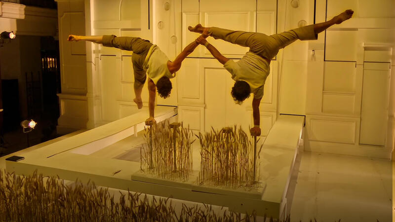 CIRQUE LEROUX | Entre chiens et louves au Théâtre des Champs-Elysées